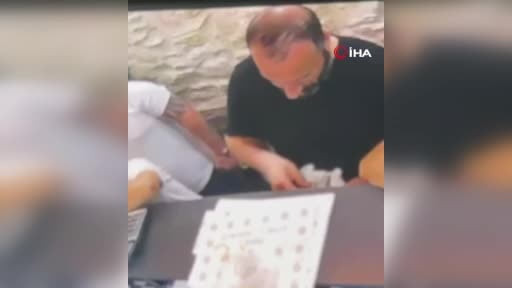 Fatih'te kuyumcuyu "Dubai'de ticaret yapacağız" vaadiyle dolandıran 3 şahıs kamerada
