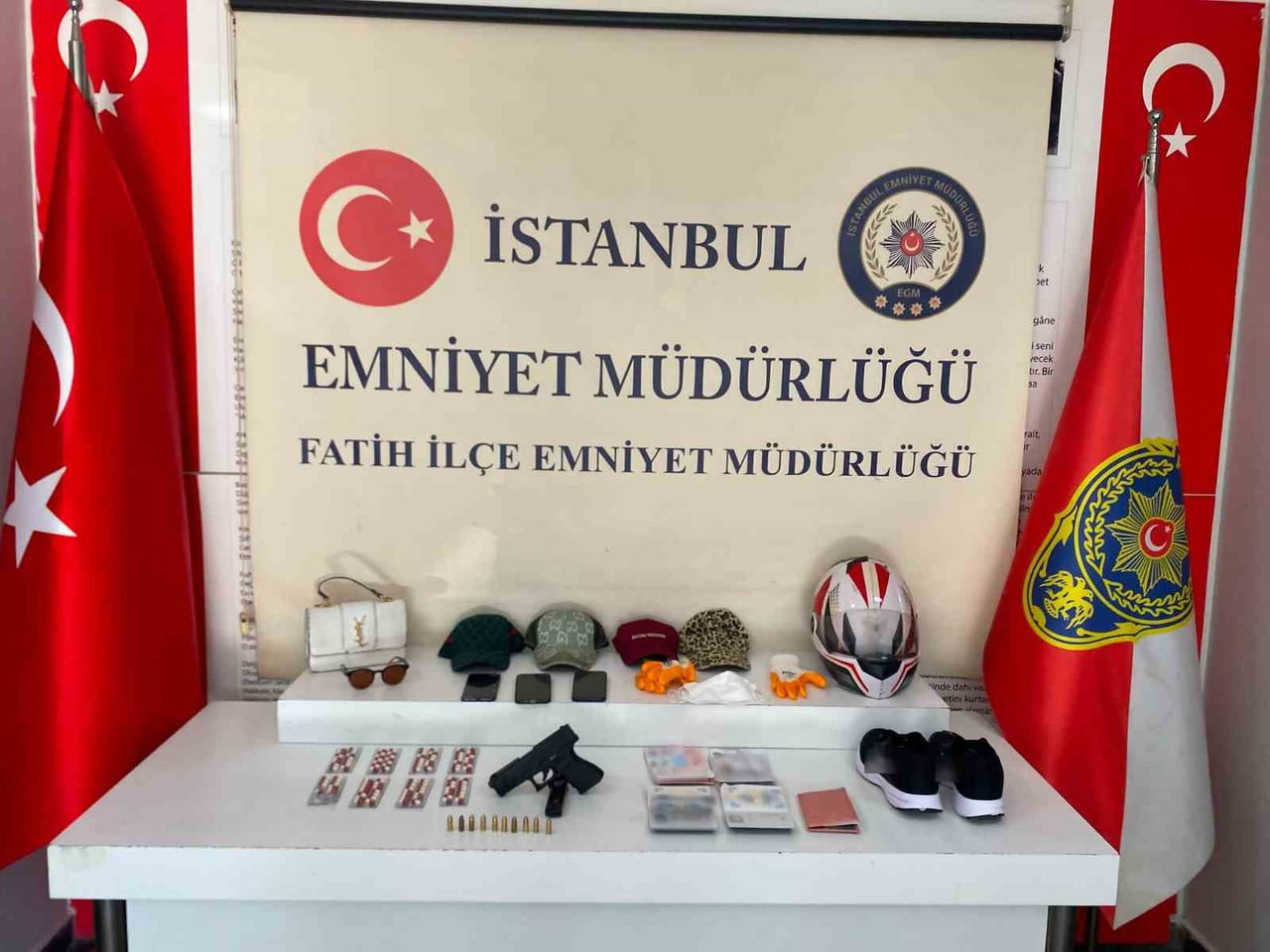 FATİH’TE MEYDANA GELEN İKİ AYRI KAPKAÇ OLAYININ ŞÜPHELİLERİ, BEYOĞLU’NDA PARK HALİNDEKİ...