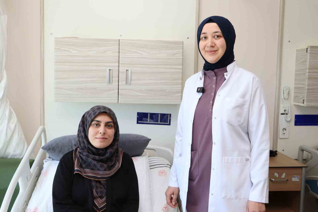 FATMA BAŞBUĞ VE BEYİN VE SİNİR CERRAHİSİ UZMANI DR. DUYGU DERELİ
