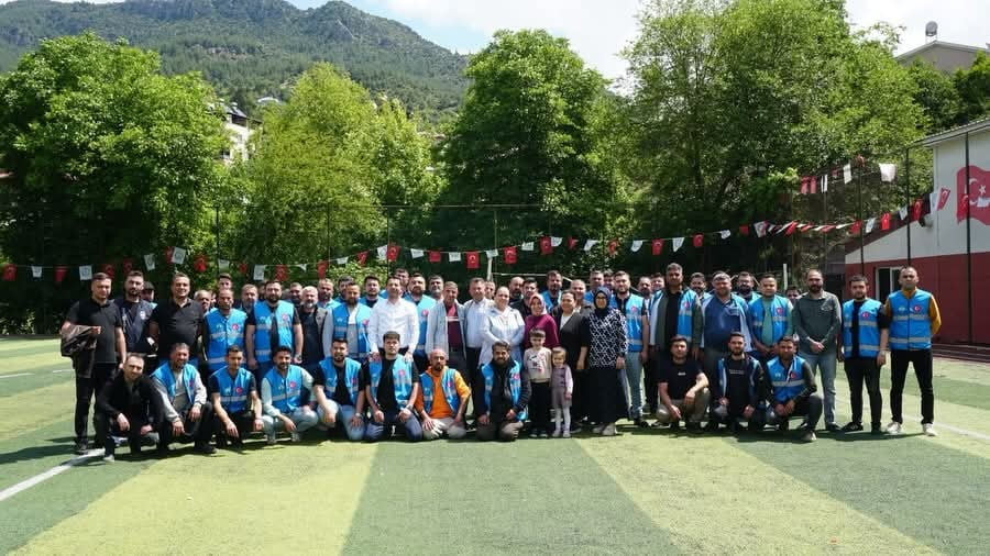 FEKE BELEDİYE BAŞKANI CÖMERT ÖZEN İLÇE BELEDİYESİNDE GÖREV YAPAN PERSONELLER İLE...