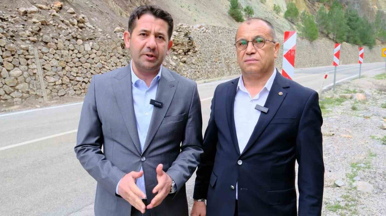 FEKE BELEDİYE BAŞKANI CÖMERT ÖZEN (SOLDA ) VE SAİMBEYLİ BELEDİYE BAŞKANI MAHMUT DAL