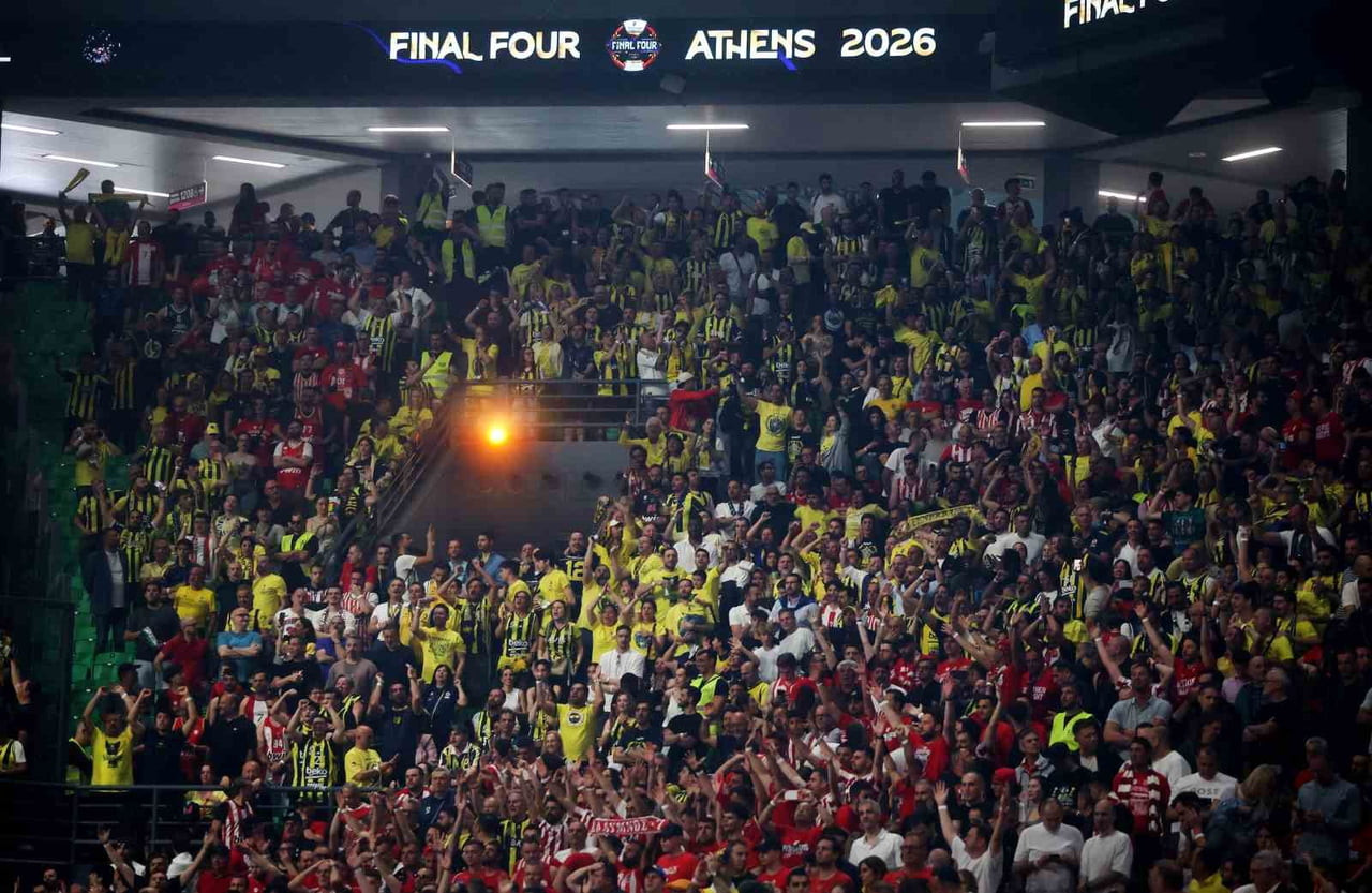 FENERBAHÇE, ATİNA'DA DÜZENLENEN EUROLEAGUE FİNAL FOUR ORGANİZASYONUNDA TARAFTARLARIN YAŞADIĞI...