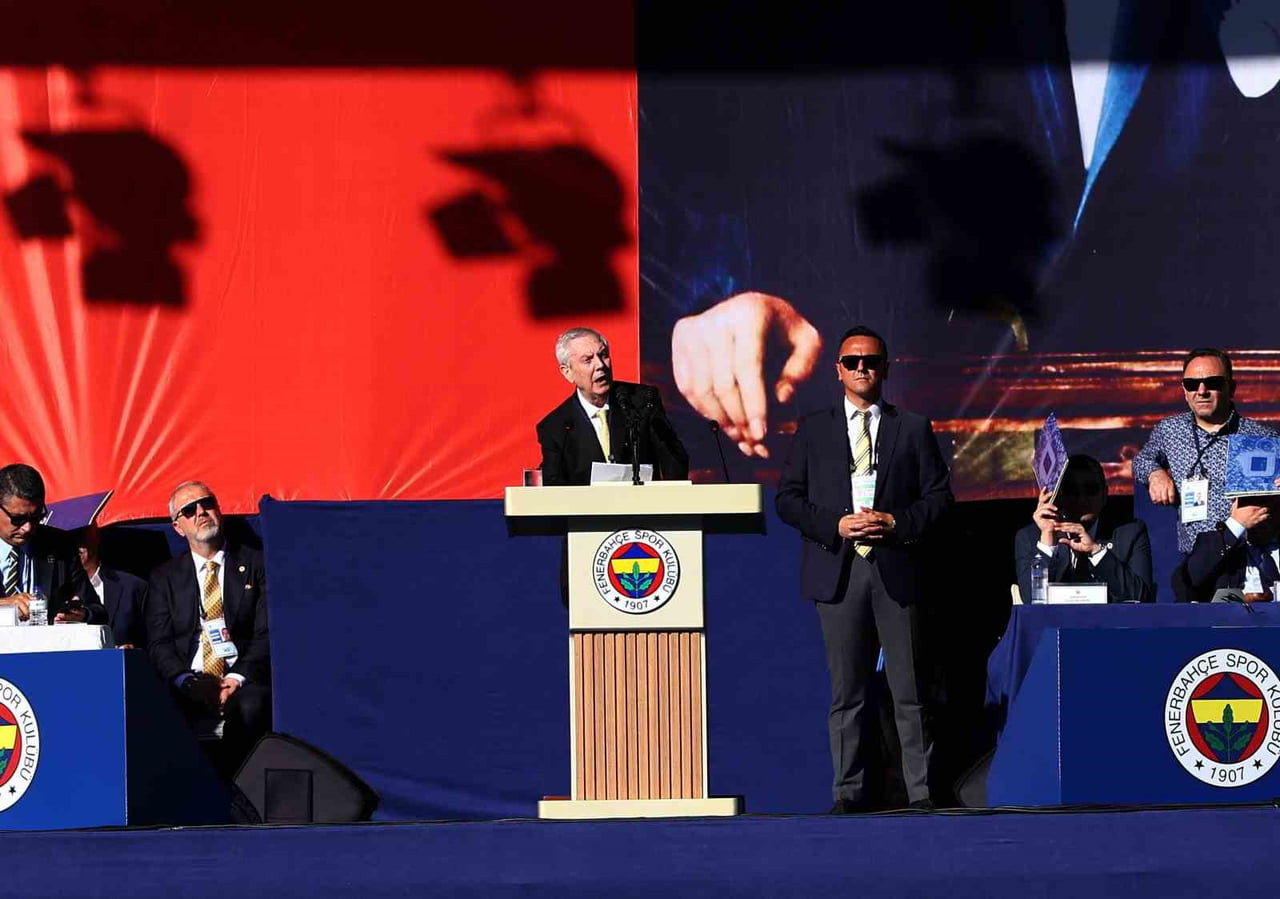 FENERBAHÇE BAŞKAN ADAYI AZİZ YILDIRIM, KONGRE ÜYELERİNE HİTAP EDEREK, "BENİM SİZLERE VE...