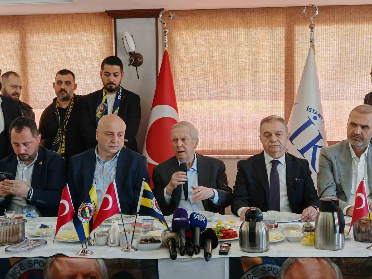 FENERBAHÇE BAŞKAN ADAYI AZİZ YILDIRIM, SARI-LACİVERTLİ KULÜPTEKİ SORUNUN TECRÜBEYLE ÇÖZÜLECEĞİNİ...
