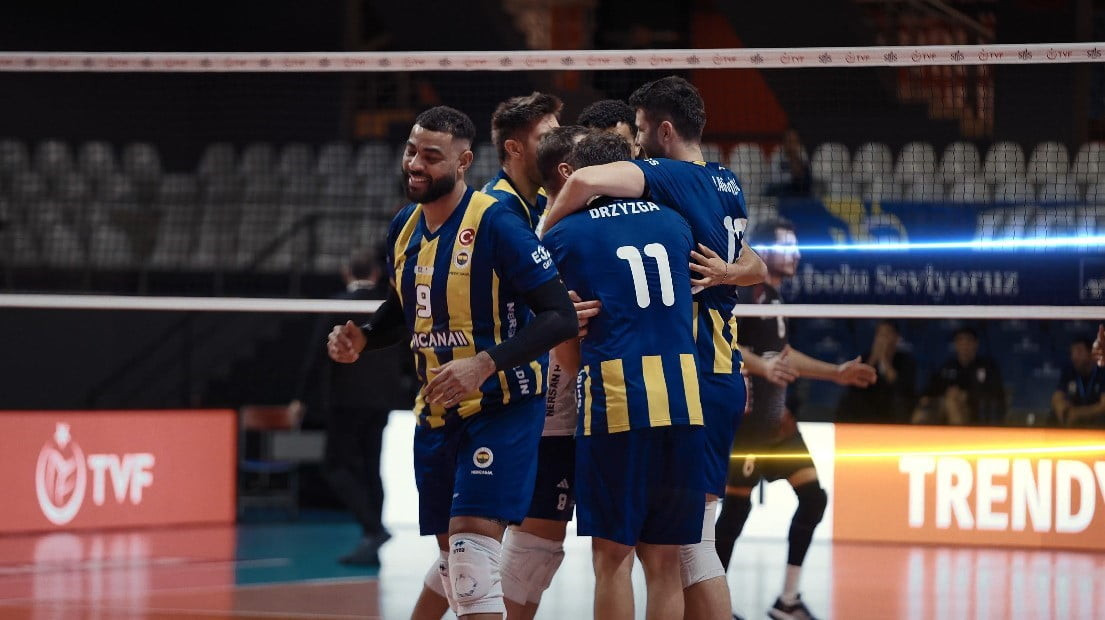 FENERBAHÇE KADIN VE ERKEK VOLEYBOL TAKIMLARI İSİM VE SAĞLIK SPONSORU MEDİCANA SAĞLIK GRUBU...