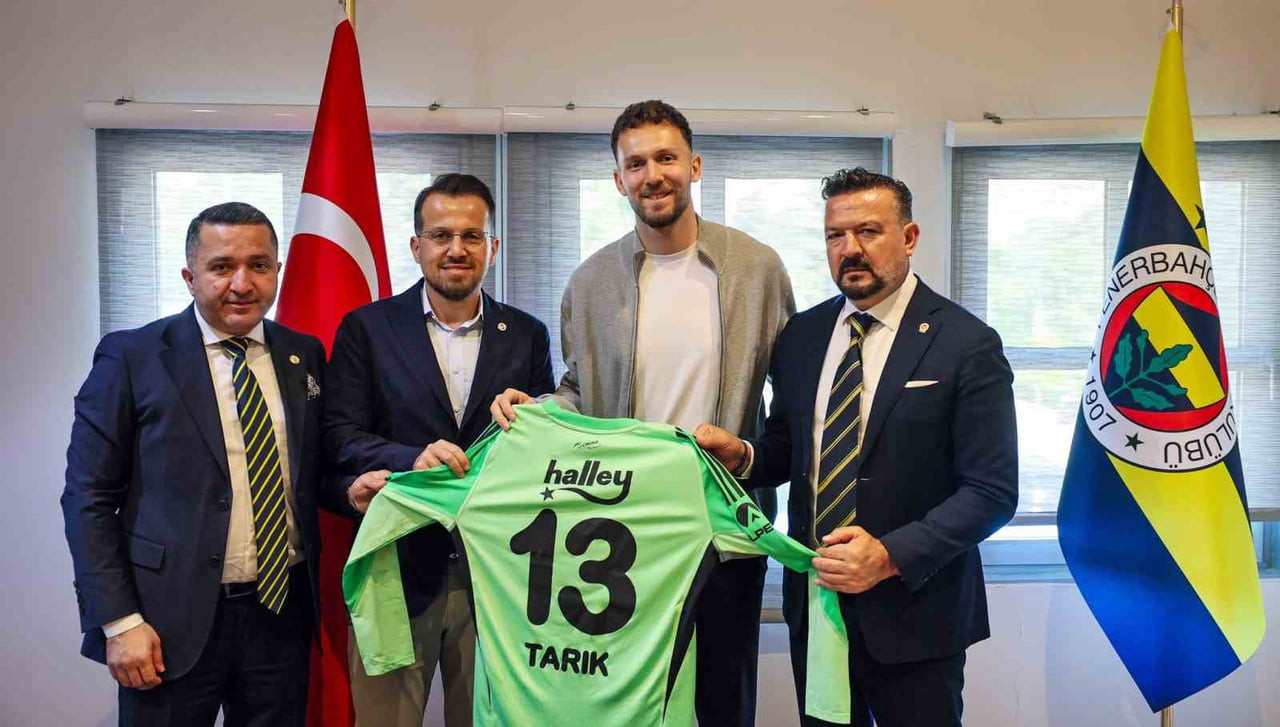 FENERBAHÇE, KALECİ TARIK ÇETİN İLE 3 YILLIK YENİ SÖZLEŞME İMZALADI