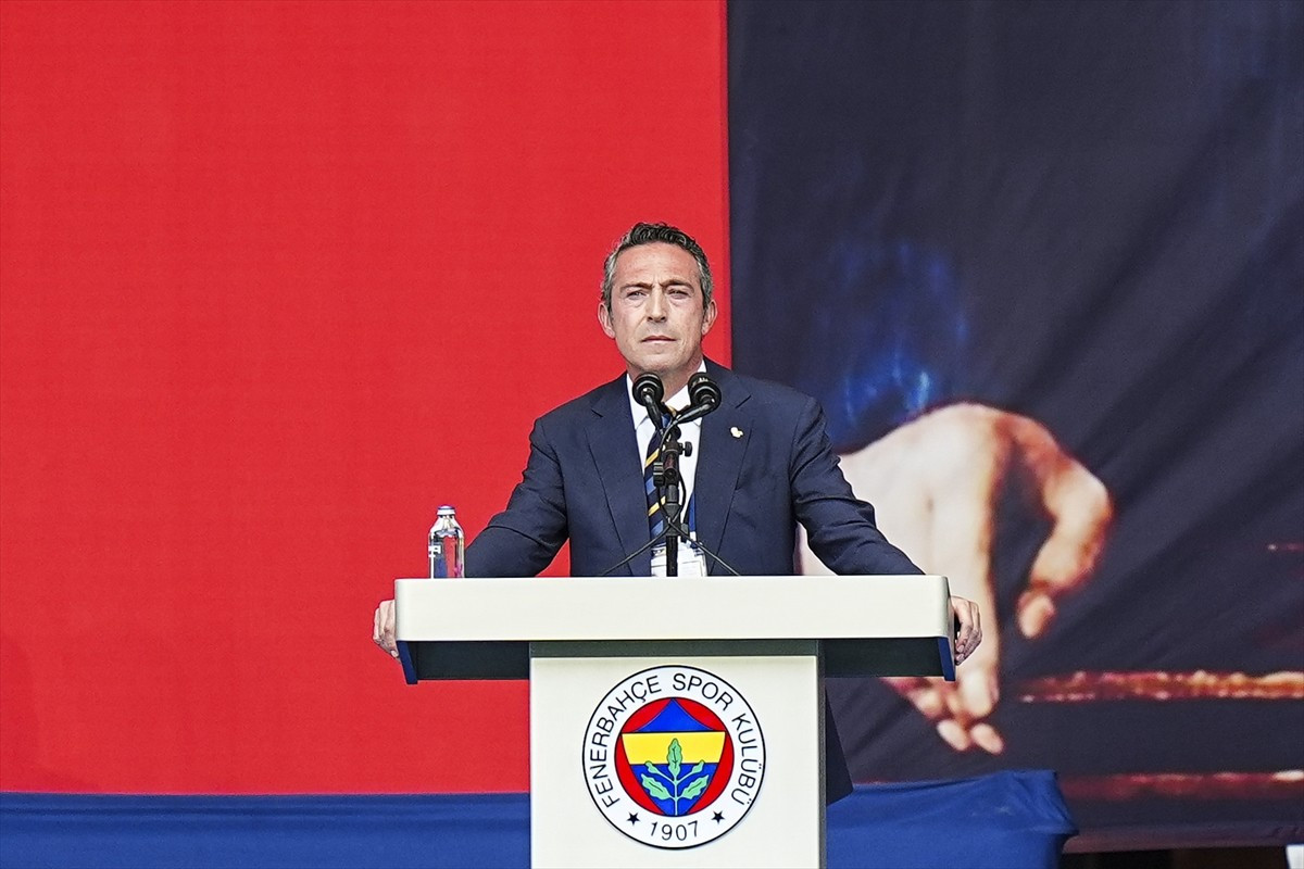 Fenerbahçe Kulübü Başkanı Ali Koç, Chobani Stadı'nda yapılan genel kurulda konuşma yaptı.