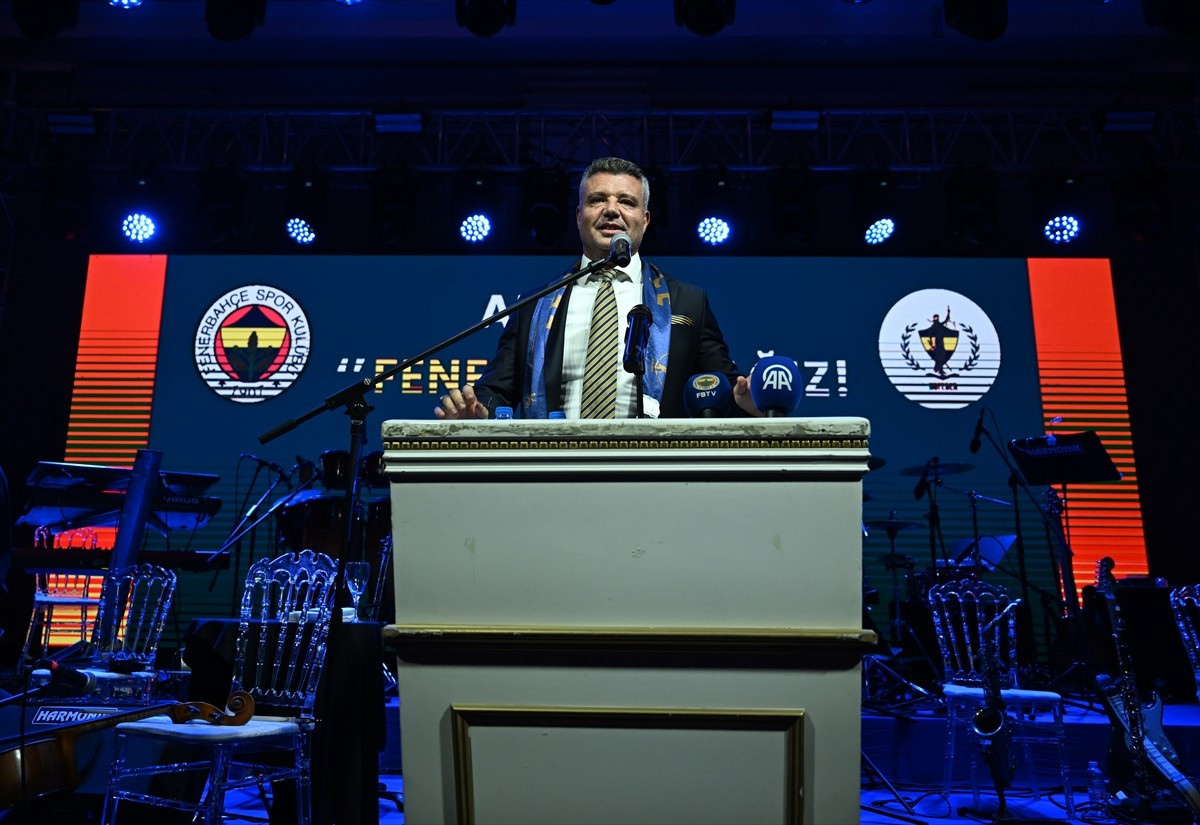 Fenerbahçe Kulübü Başkanı Sadettin Saran, Hukukçu Fenerbahçeliler Derneğinin (HUFEDER) 5. kuruluş...