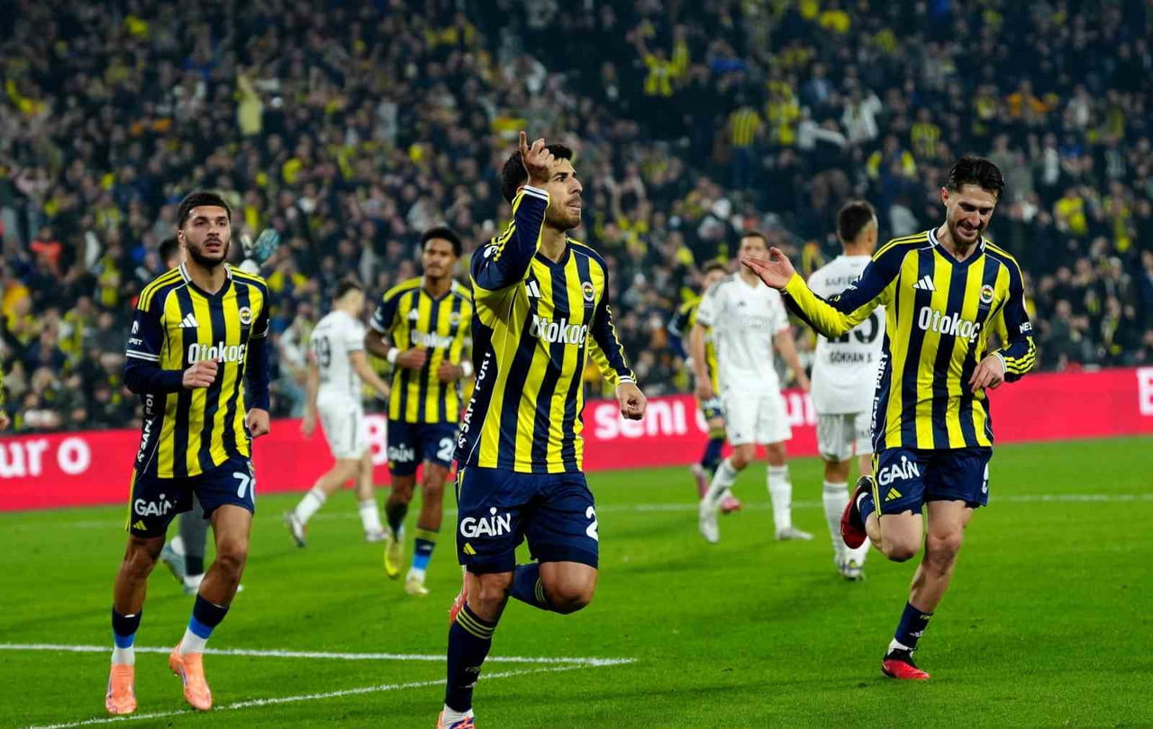 FENERBAHÇE, LİGİN SON VİRAJINA DERBİ GALİBİYETİYLE GİRMEK İSTİYOR