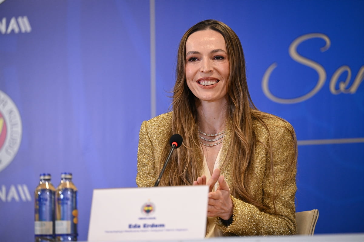 Fenerbahçe Medicana Kadın Voleybol Takımı Kaptanı Eda Erdem, Chobani Stadı’nda düzenlenen törende...