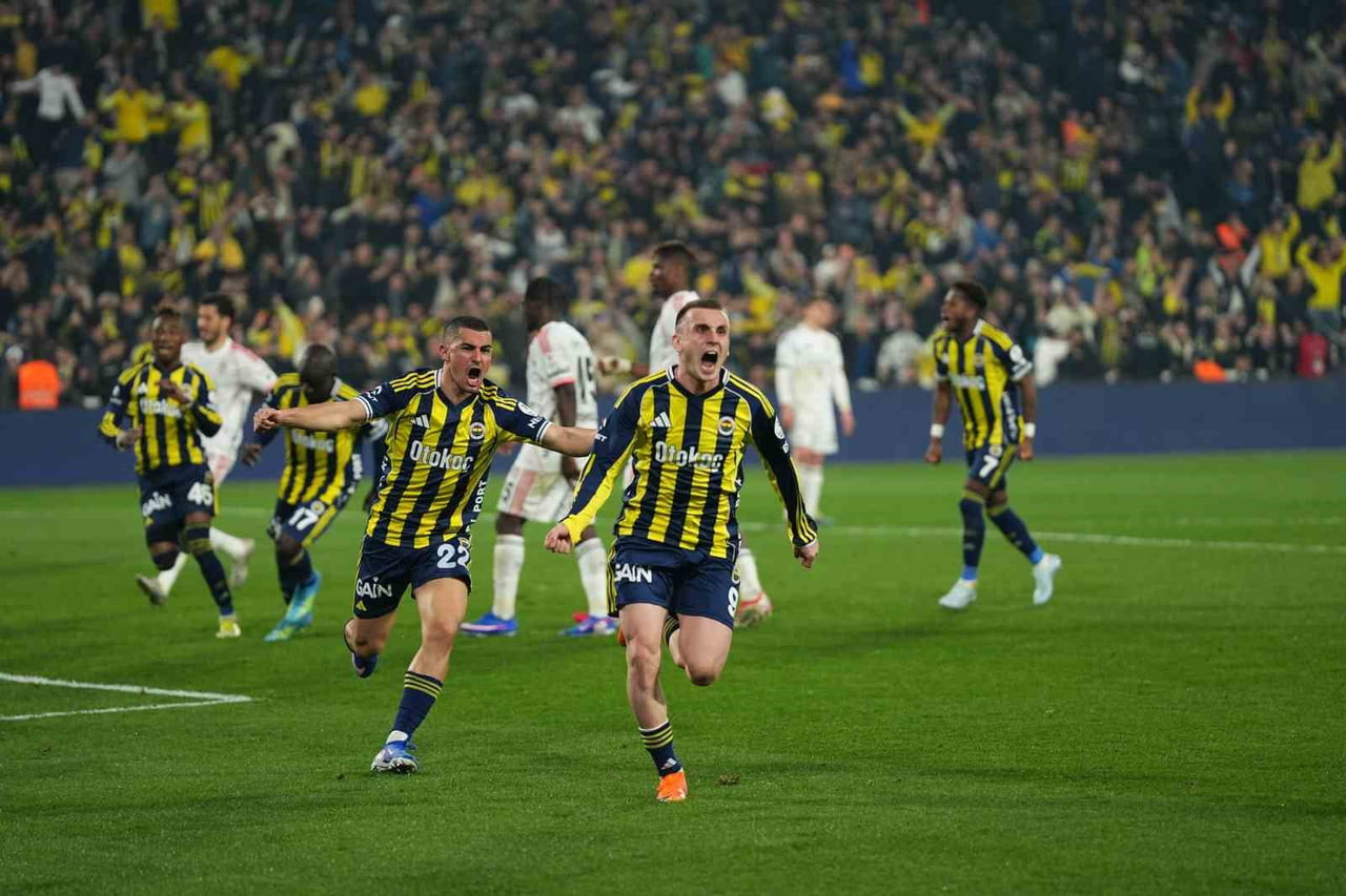 FENERBAHÇE, TRENDYOL SÜPER LİG'DE BEŞİKTAŞ'I 1-0 MAĞLUP ETTİ VE BU SEZON EZELİ RAKİPLERİNE KARŞI...