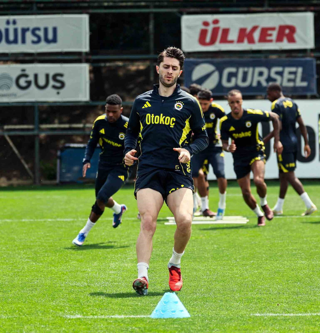 FENERBAHÇE, TRENDYOL SÜPER LİG’İN 33. HAFTASINDA YARIN OYNAYACAĞI KONYASPOR MAÇININ HAZIRLIKLARINI...