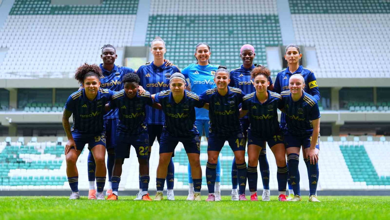 FENERBAHÇE, TURKCELL KADIN FUTBOL SÜPER LİGİ 2025-2026 SEZONUNDA ŞAMPİYONLUĞUNU İLAN ETTİ.