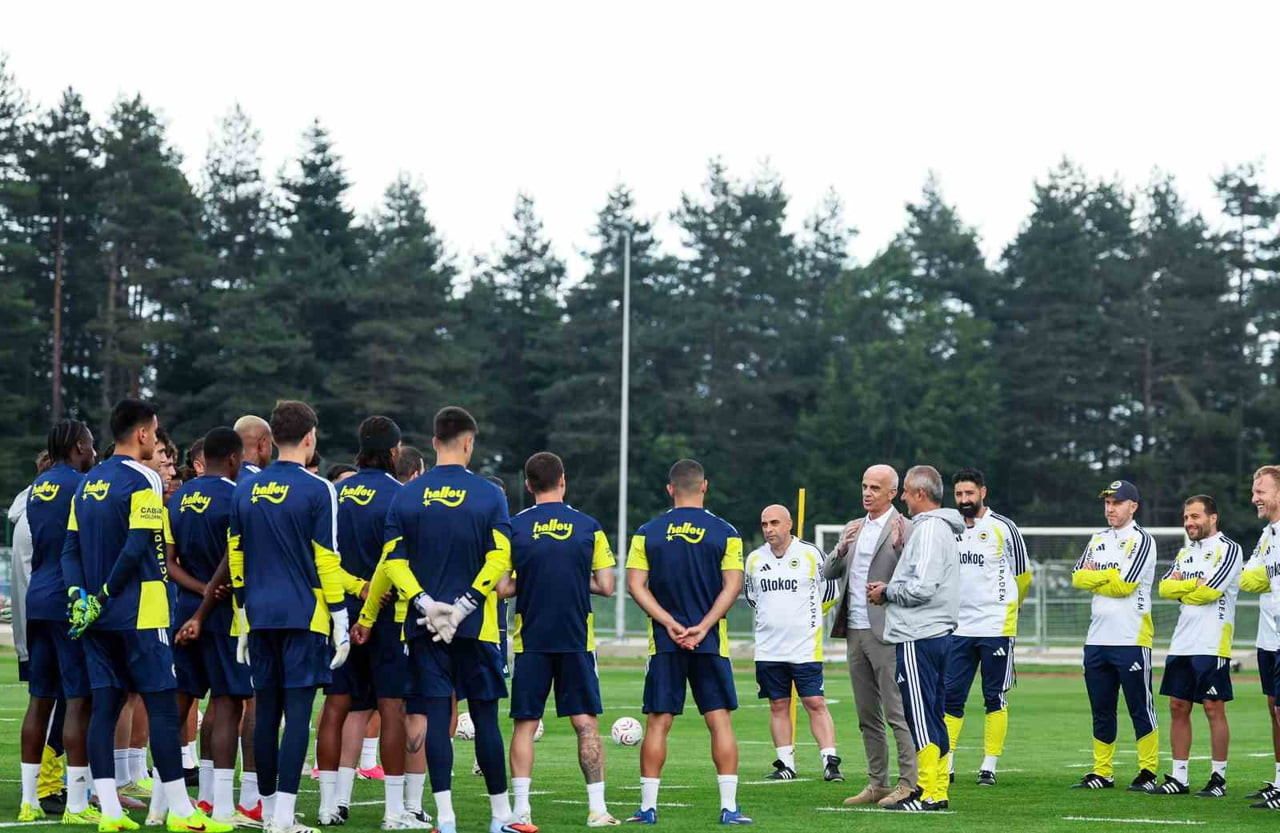 FENERBAHÇE, YENİ SEZON HAZIRLIKLARINI TOPUK YAYLASI TESİSLERİ'NDE YAPTIĞI GÜNÜN İKİNCİ...
