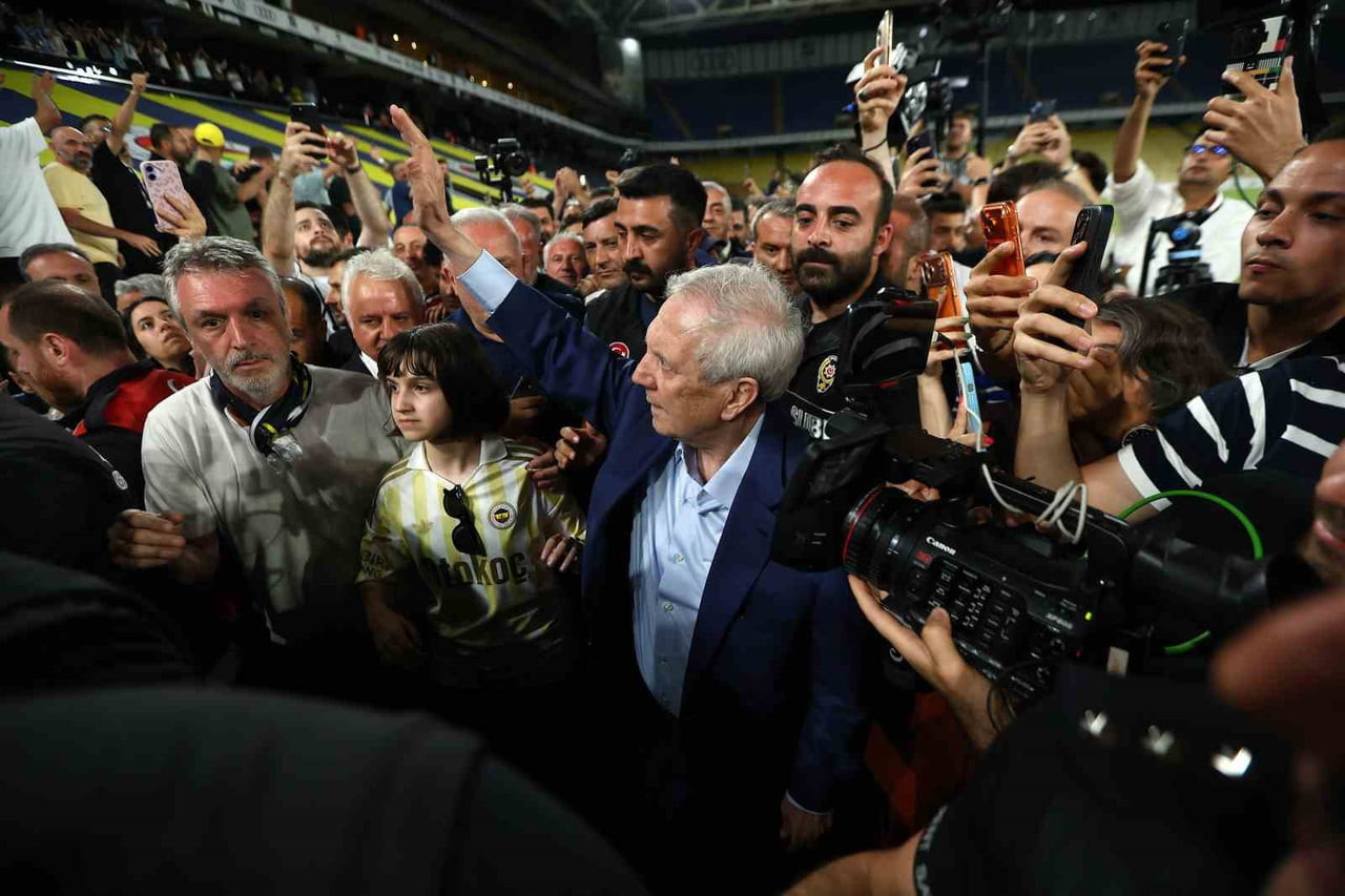 FENERBAHÇE'DE YENİDEN BAŞKANLIĞA SEÇİLEN AZİZ YILDIRIM, "BEN GEÇMİŞTEN GELEN TECRÜBELERİMLE...