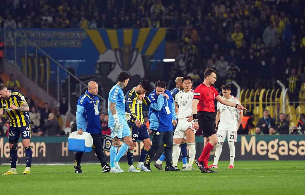 FENERBAHÇE'NİN İSPANYOL YILDIZI MARCO ASENSİO, BEŞİKTAŞ DERBİSİNDE YAŞADIĞI SAKATLIK NEDENİYLE 24....