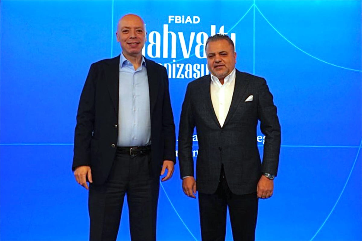 Fenerbahçeli İş Adamları Derneği (FBİAD) üyeleri, sarı-lacivertli kulübün başkan vekili Murat...