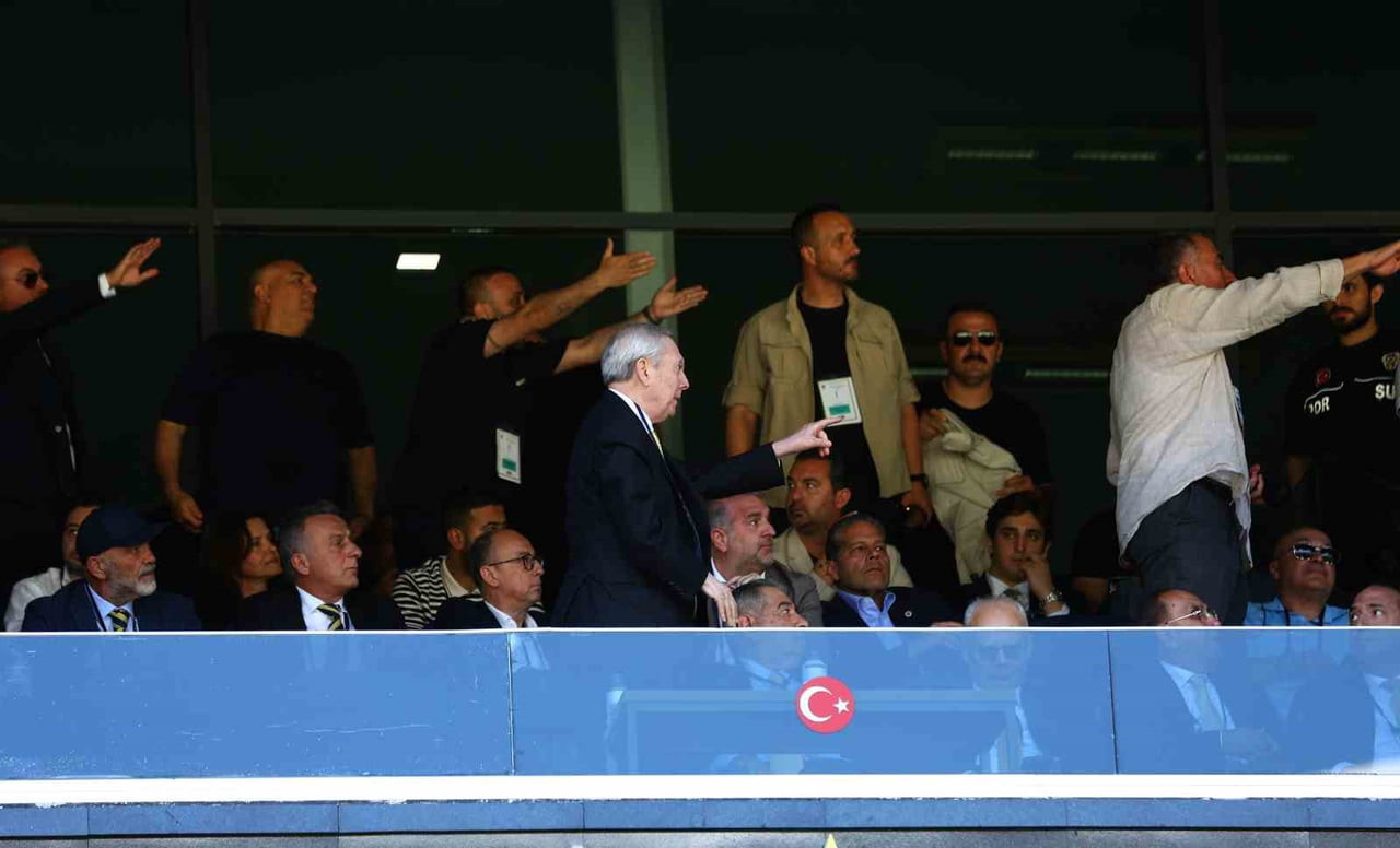 FENERBAHÇE’NİN OLAĞANÜSTÜ SEÇİMLİ GENEL KURUL TOPLANTISINDA "8 YILDIR NEREDE AZİZ YILDIRIM?"...