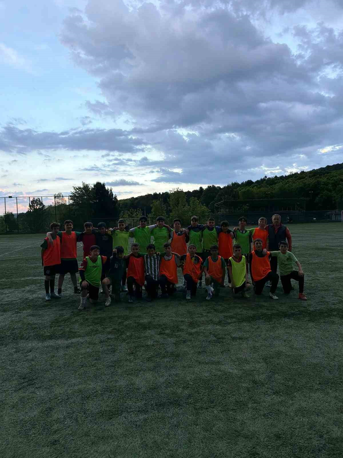 FERİZLİSPOR, GENÇLERİN KÖTÜ ALIŞKANLIKLARDAN UZAK DURMASI VE SPORA YATKINLIK KAZANMALARIN İÇİN...