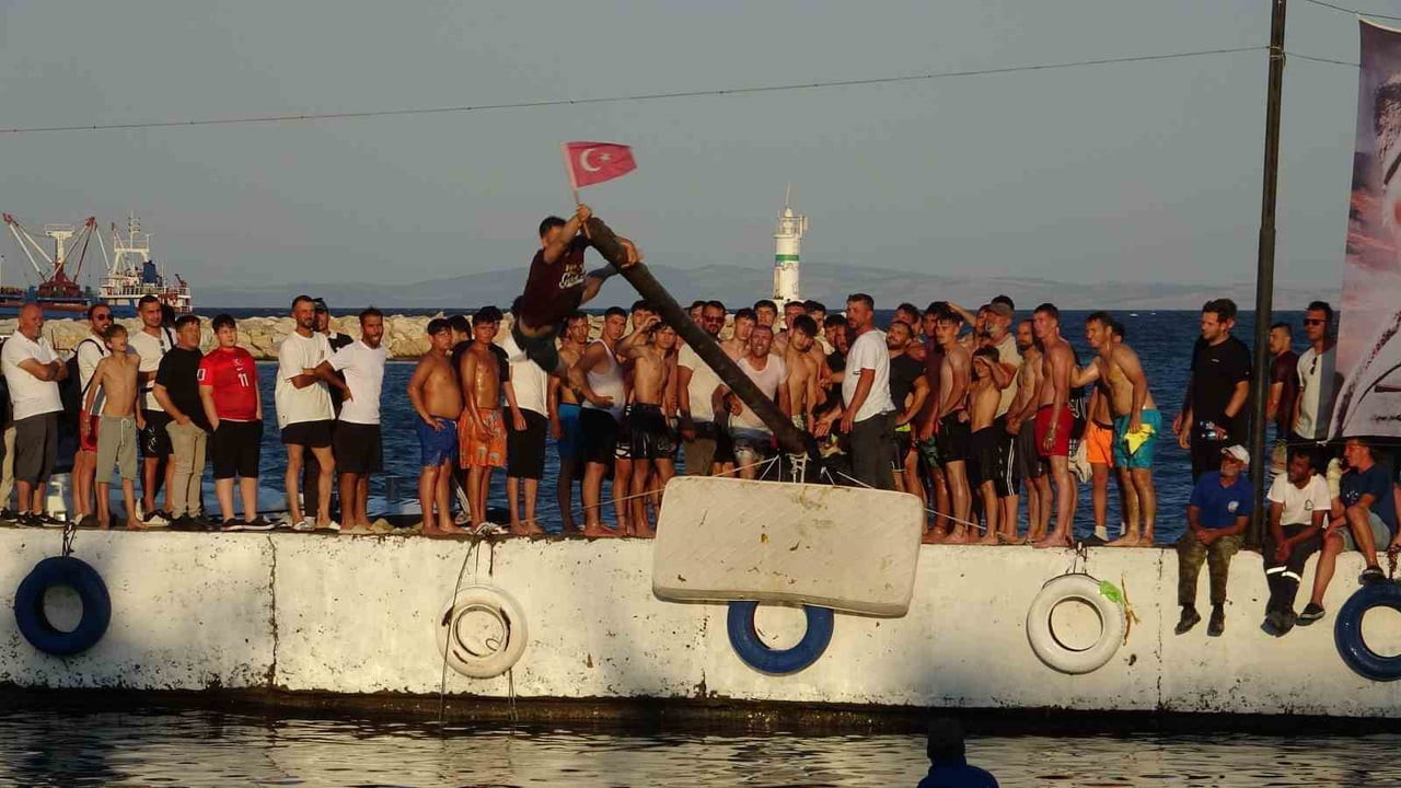 FESTİVAL KAPSAMINDA, KARPUZ YEME, YOĞURT YEME, DENİZ İÇİNDE HALAT ÇEKME, YÜZME YARIŞI VE YAĞLI...