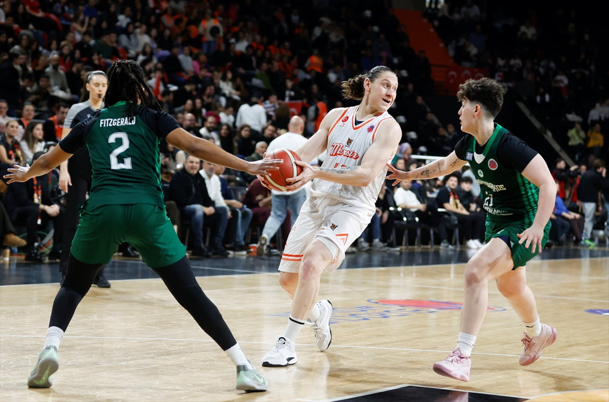 FIBA Kadınlar Avrupa Kupası çeyrek final rövanş maçında ÇİMSA ÇBK Mersin ile Yunanistan'ın...