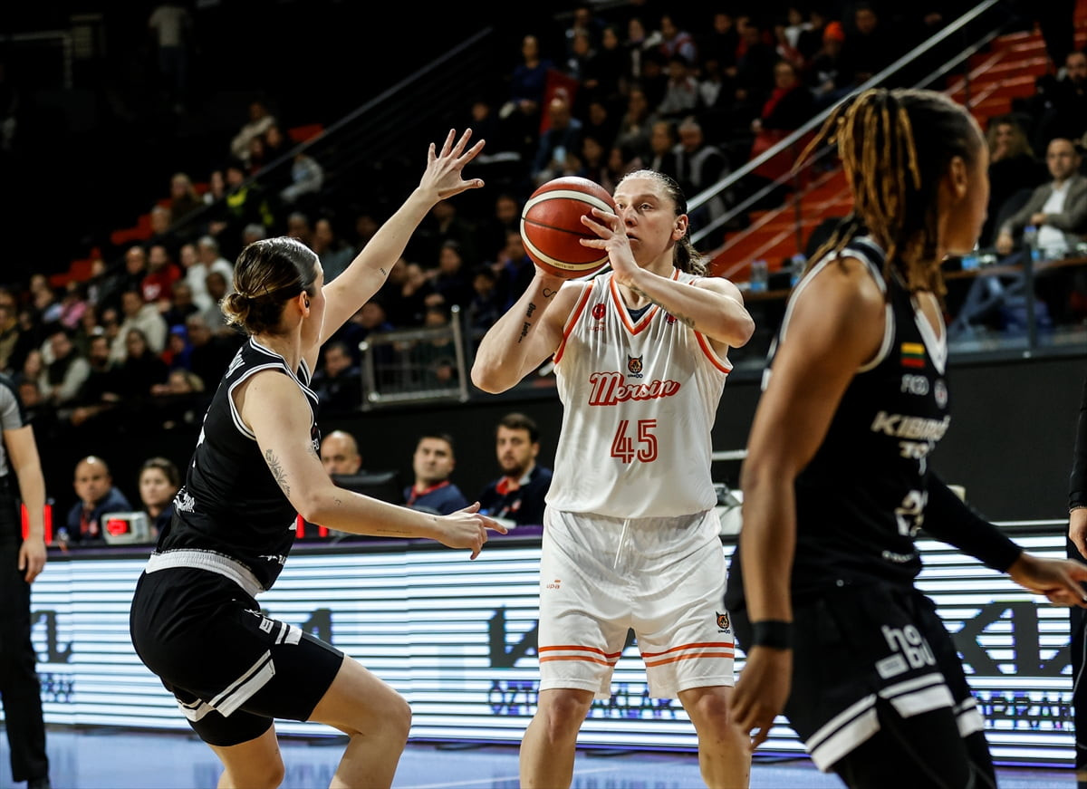 FIBA Kadınlar Avrupa Kupası son 16 turu rövanş maçında ÇİMSA ÇBK Mersin, Litvanya'nın...