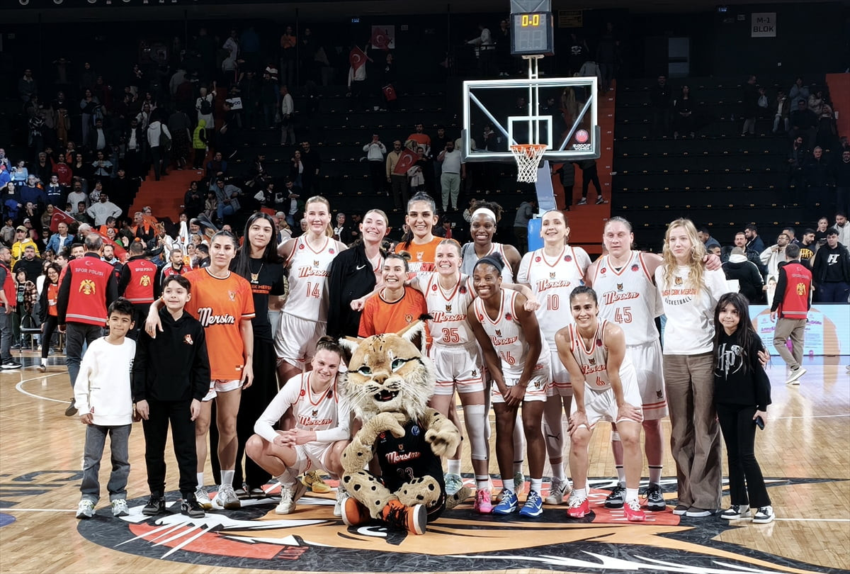 FIBA Kadınlar Avrupa Kupası yarı final rövanş maçında ÇİMSA ÇBK Mersin, sahasında Fransa'nın BLMA...