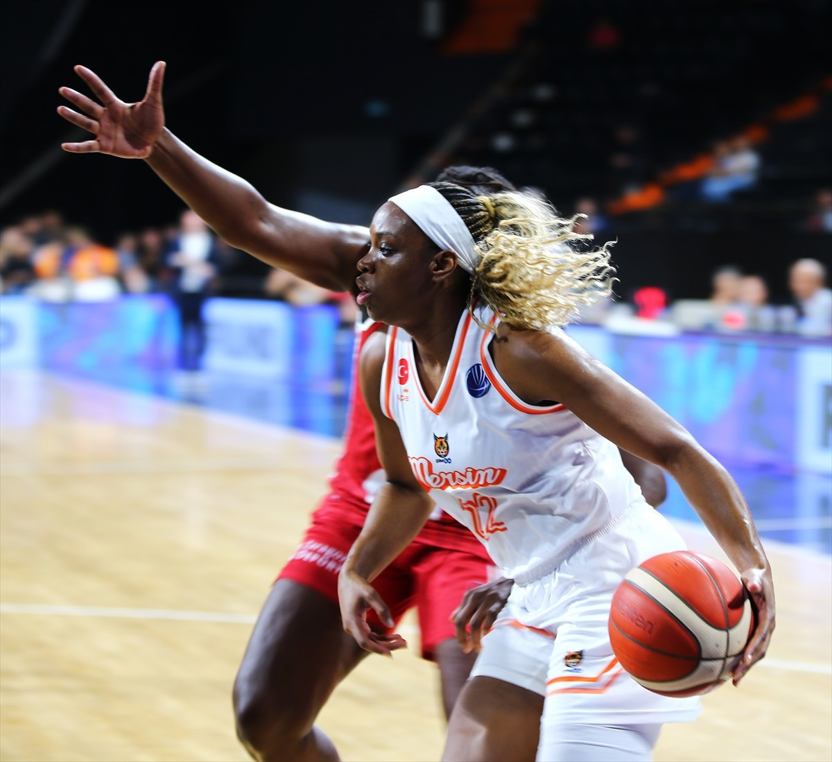 FIBA Kadınlar Avrupa Ligi D Grubu üçüncü haftasında ÇİMSA ÇBK Mersin ile İspanya ekibi Casademont...