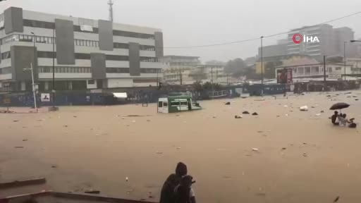 Fildişi Sahili'nde cumartesi gününden bu yana devam eden şiddetli yağışların yol açtığı selde 59...