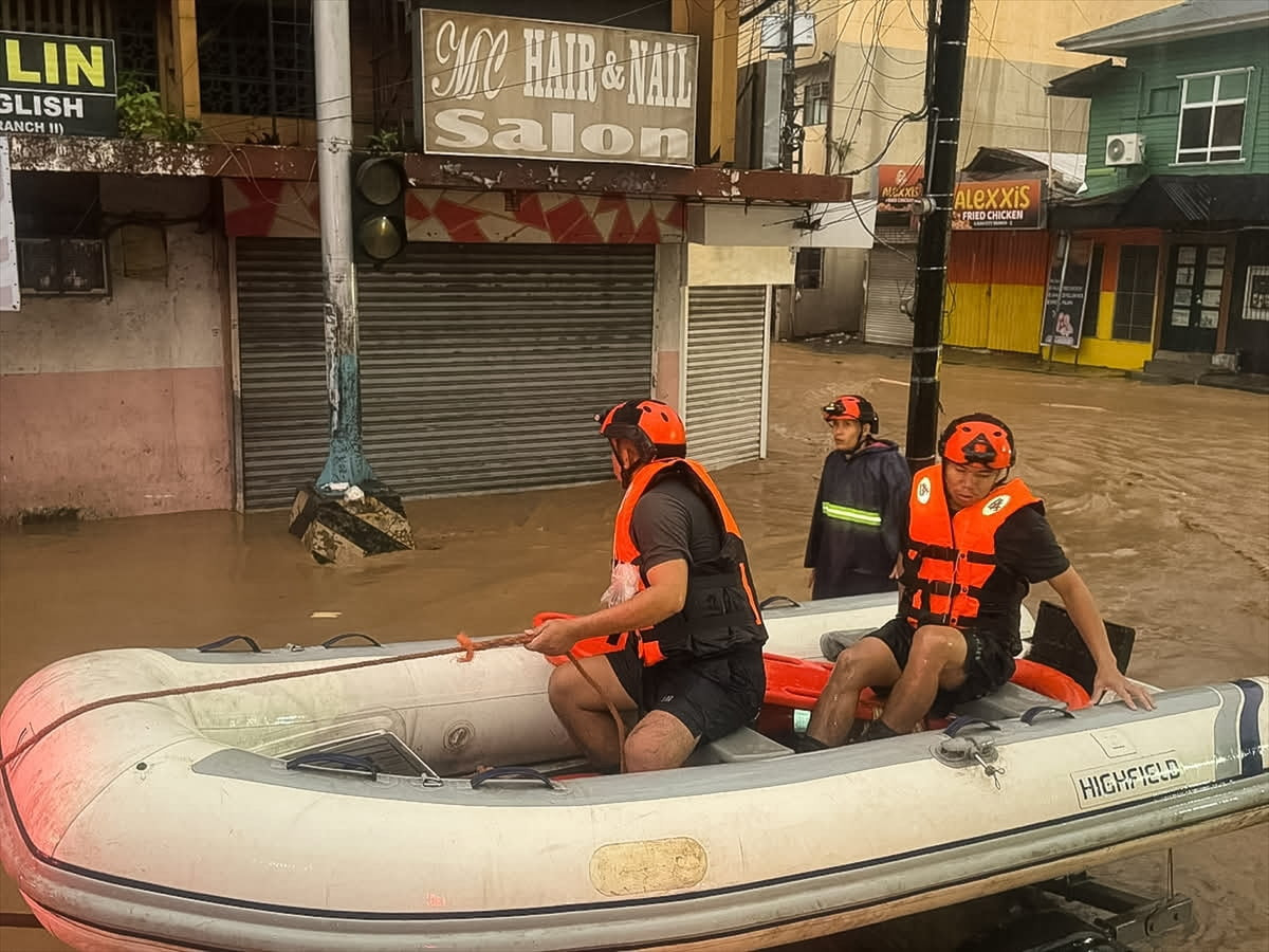 Filipinler'in güneyinde etkili olan Tropikal Fırtına Penha'nın karaya ulaşmasının ardından Iligan...