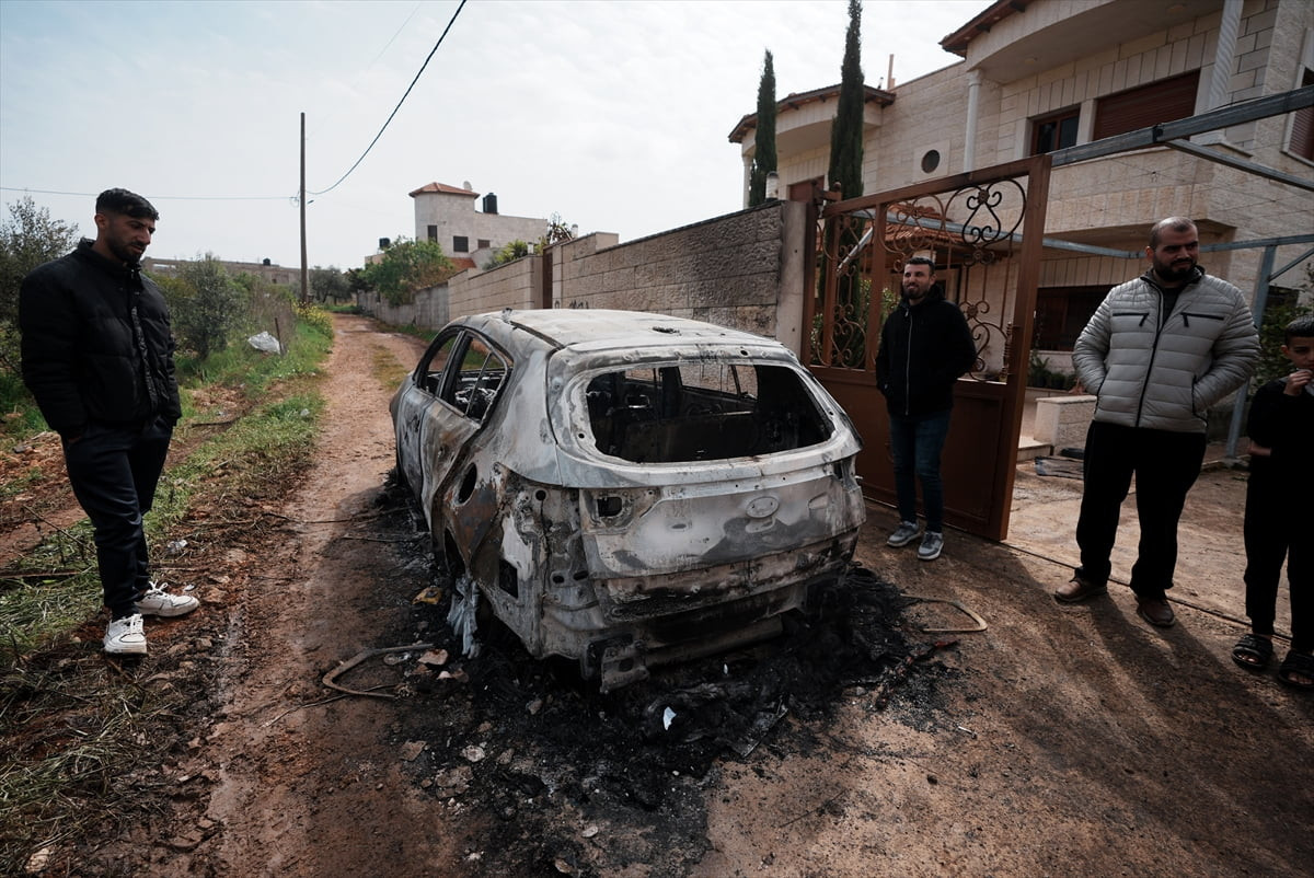 Filistin topraklarını gasbeden İsrailliler, dün işgal altındaki Batı Şeria'nın Nablus kentine...