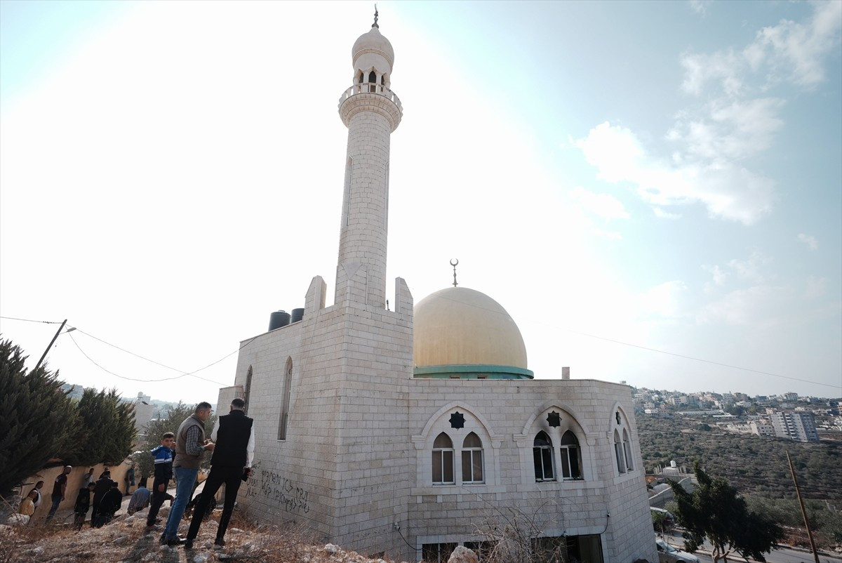  Filistin topraklarını gasbeden İsrailliler, işgal altındaki Batı Şeria'nın Selfit kentinde bir...