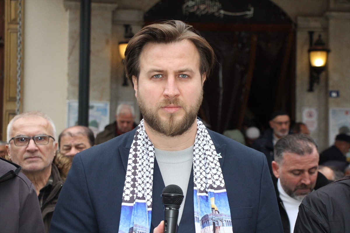 Filistin'deki katliama "dur" demek için İstanbul'daki Galata Köprüsü'nde 1 Ocak 2026'da...