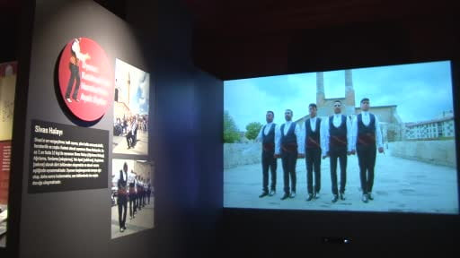 Filmlere konu olan Sivas halayının simülasyonu, turistlerin gözdesi haline geldi