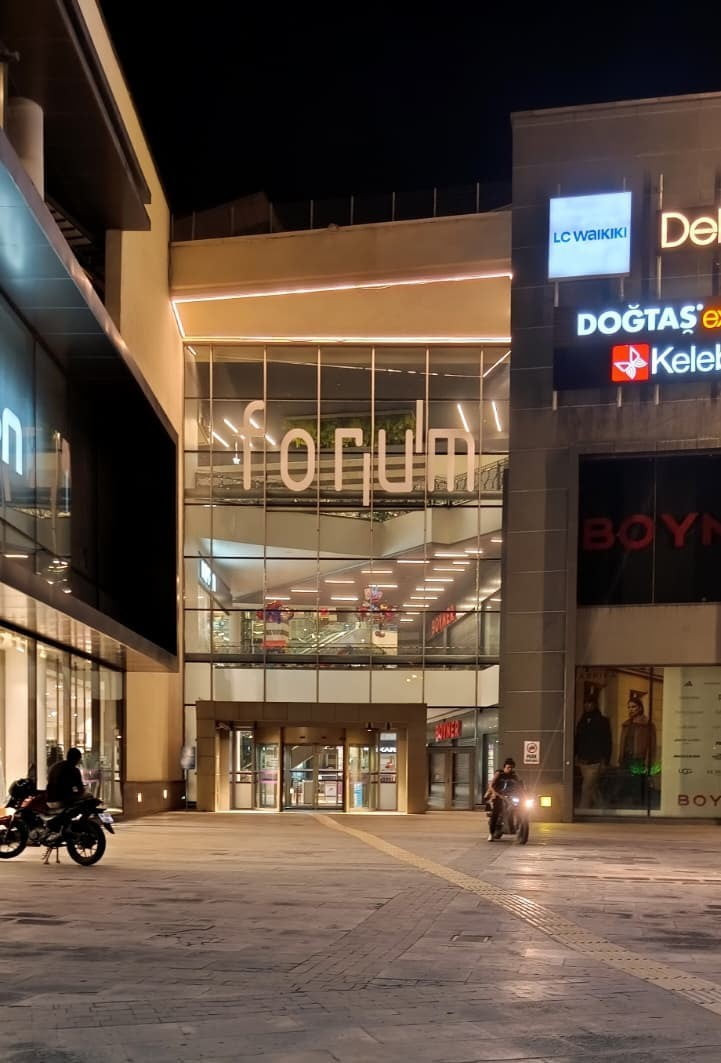 FORUM KAYSERİ ALIŞVERİŞ MERKEZİ ÖNÜNDE ÇIKAN KAVGADA BIÇAKLANAN 1 KİŞİ HASTANEYE KALDIRILARAK...