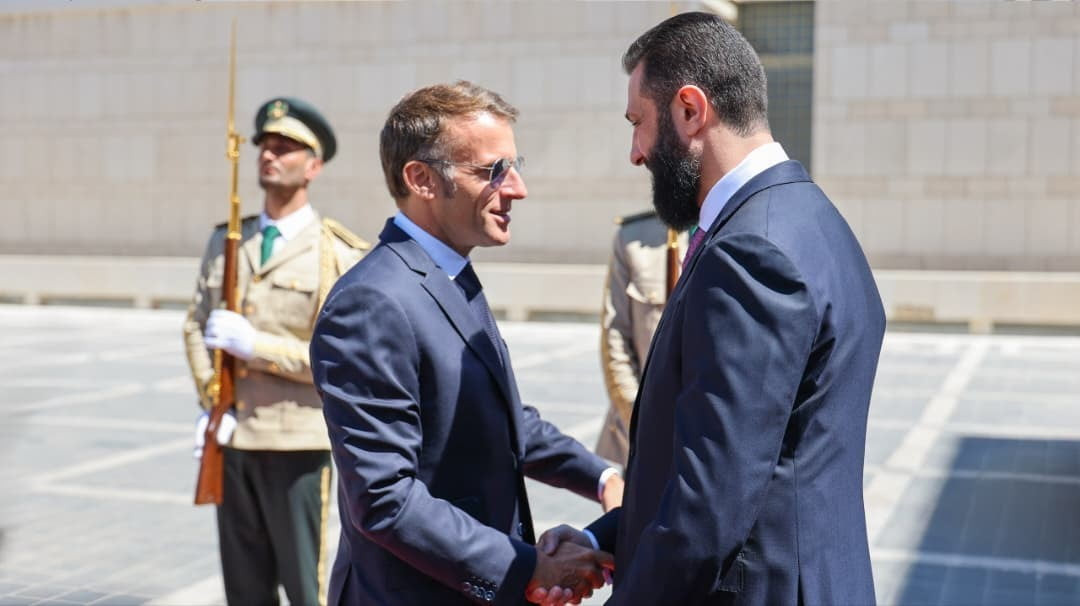 FRANSA CUMHURBAŞKANI EMMANUEL MACRON, ŞAM TEMASLARI KAPSAMINDA BİR ARAYA GELDİĞİ DEVLET BAŞKANI...
