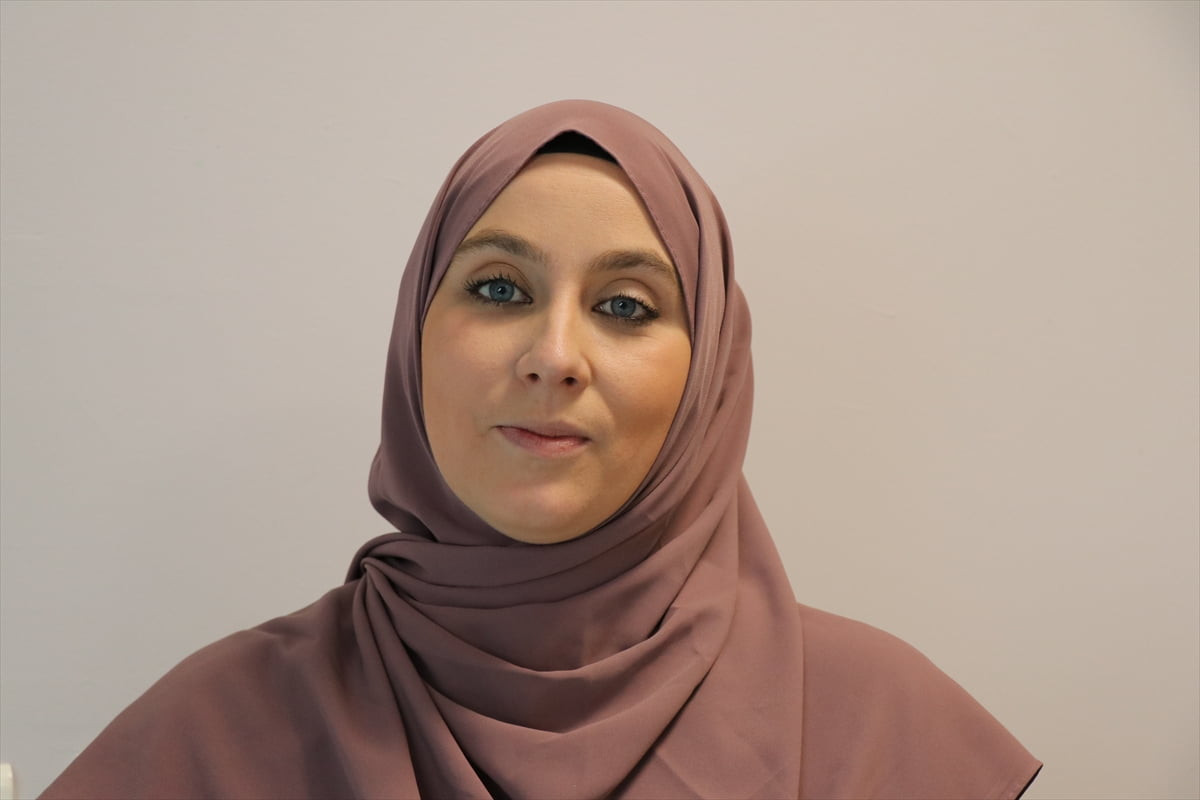 Fransa'da 14 yıl önce Müslüman olan Adeline, İslam yolculuğunu AA muhabirine anlattı.