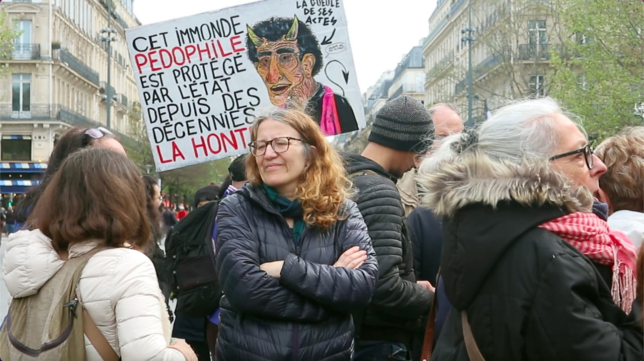 FRANSA'DA GİDEREK ARTAN ÇOCUK İSTİSMARLARINI PROTESTO ETMEK AMACIYLA BAŞKENT PARİS'TE DÜZENLENEN...