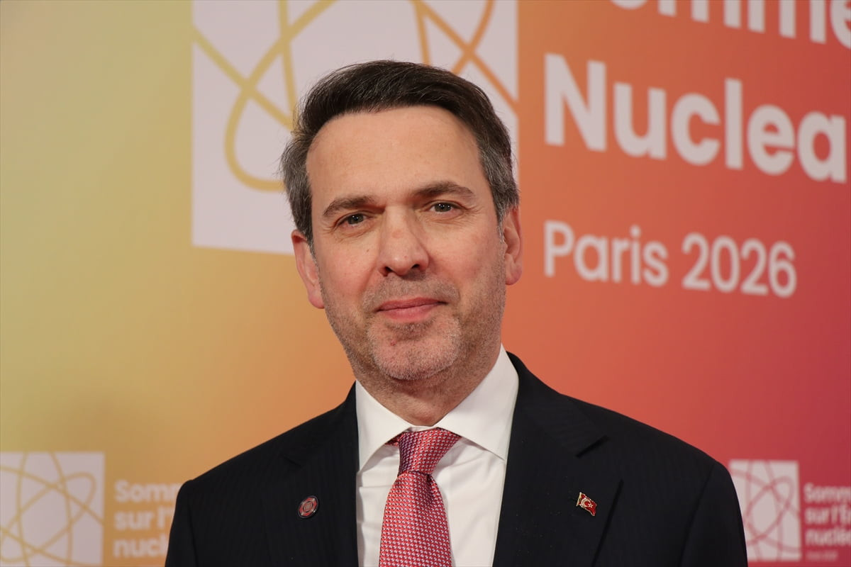 Fransa'nın başkenti Paris'in banliyösü Boulogne-Billancourt kentinde 40 ülkenin katılımıyla...