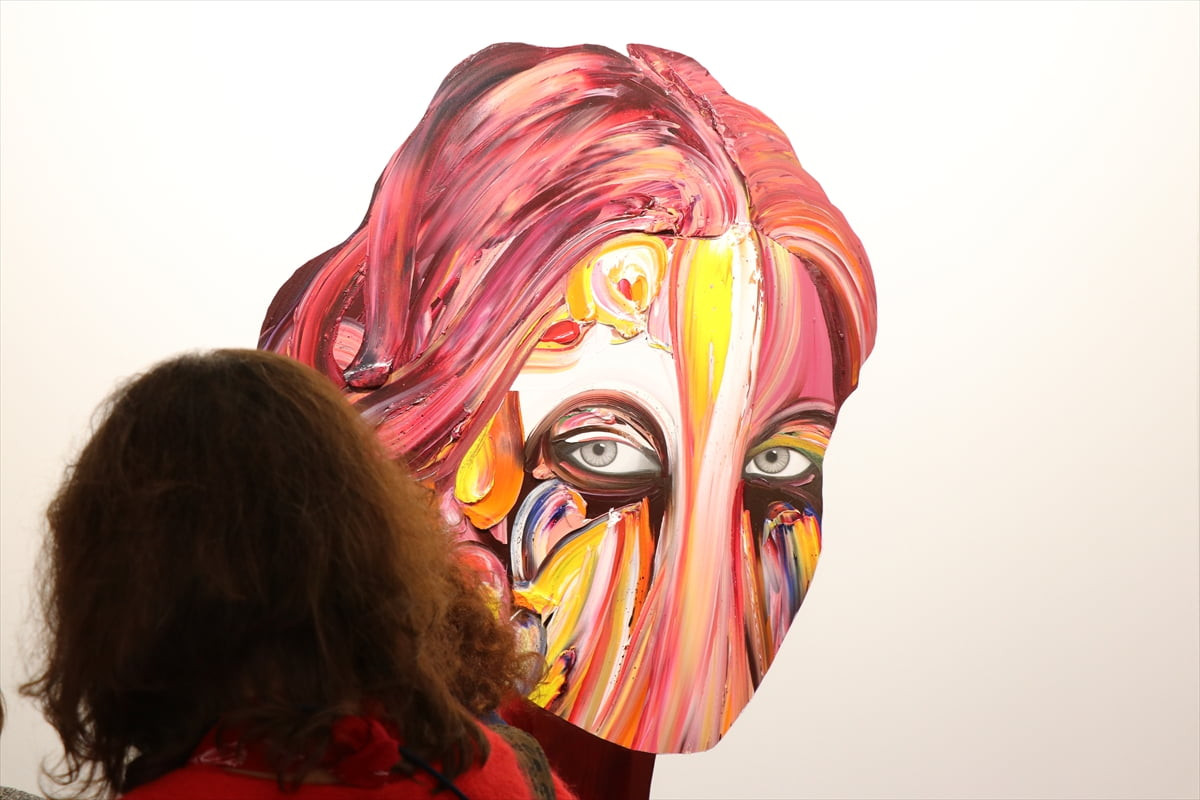 Fransa'nın başkenti Paris'te sanatçı Şahin Demir'in "Bakışla Yüzleşme" adlı sergisinin açılışı...