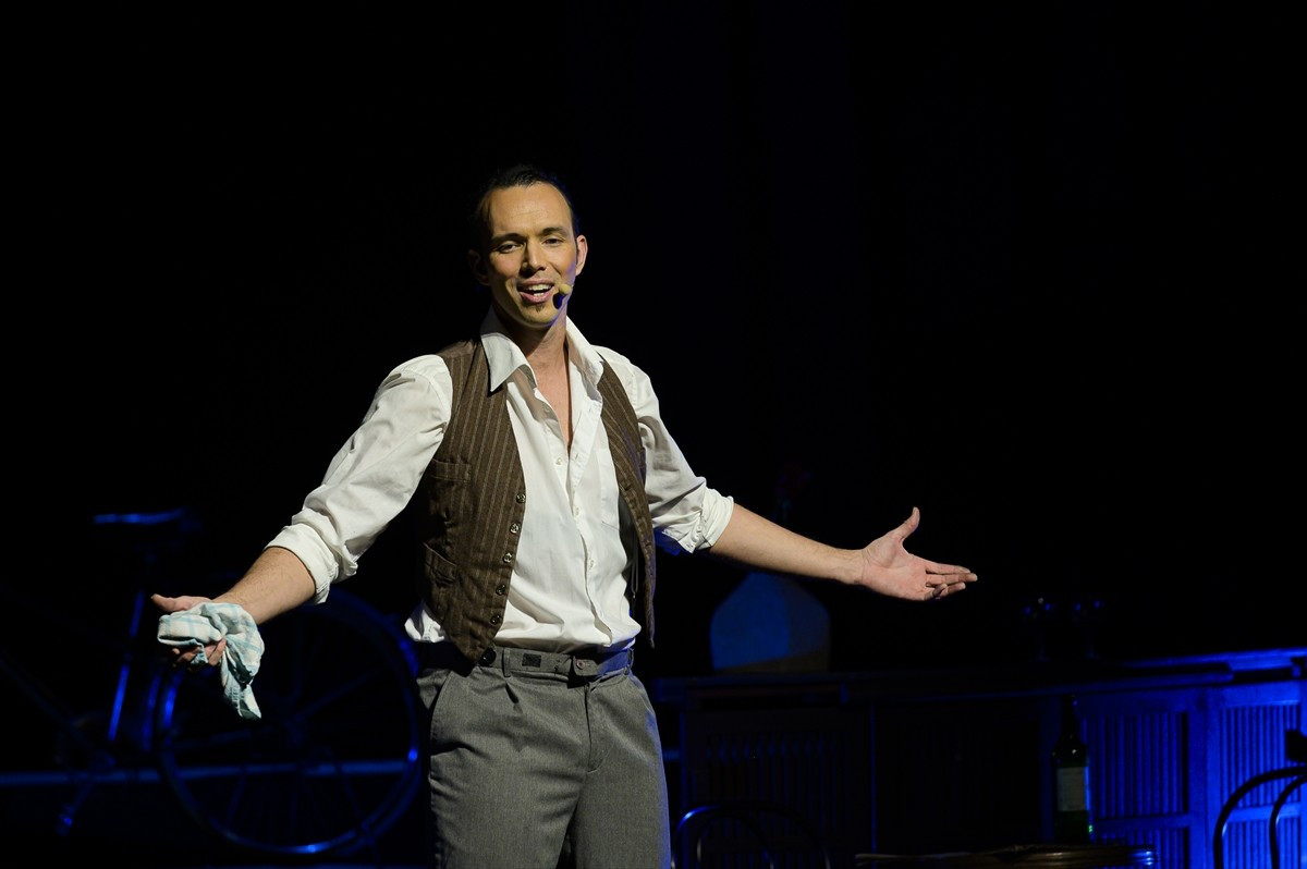 Fransız şarkılarından oluşan "Paris! The Show" gösterisi, 15 Aralık'ta Zorlu Performans Sanatları...