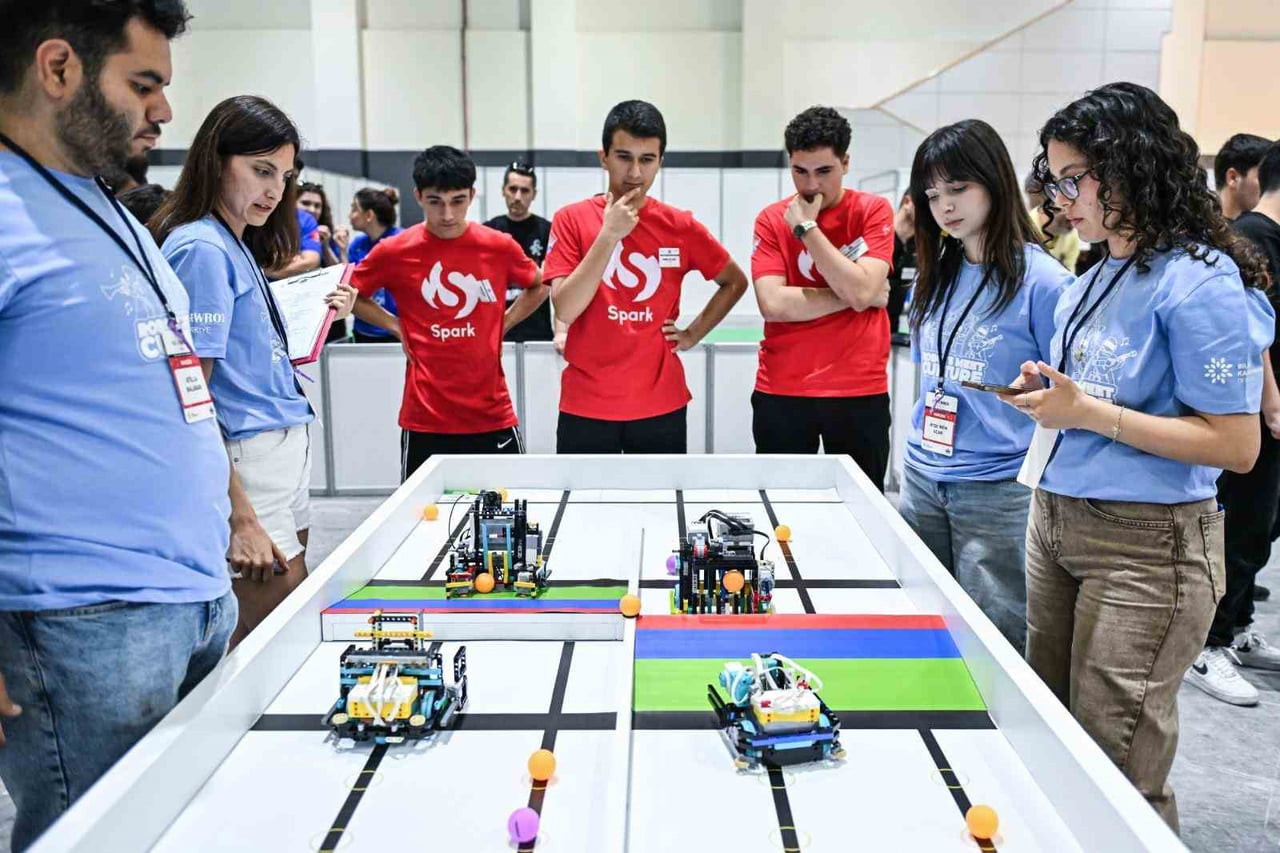 FUAR İZMİR’DE DÜZENLENEN DÜNYA ROBOT OLİMPİYATI TÜRKİYE FİNALİ’NDE 22 ŞEHİRDEN 254 TAKIM...