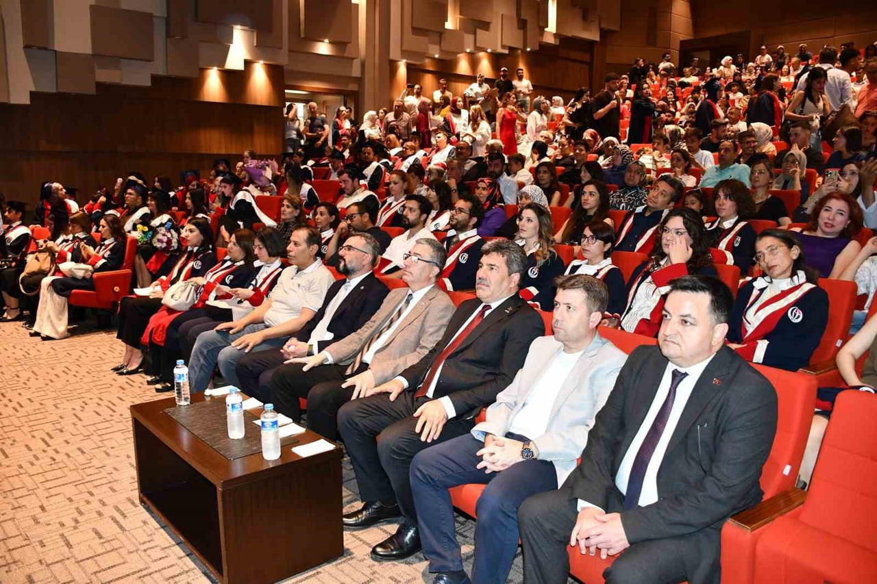 GAHİB’İN VİZYONUYLA KURULAN VE BU YIL İKİNCİ MEZUNLARINI UĞURLAYAN GAÜN HALI TASARIMI BÖLÜMÜ’NÜN...