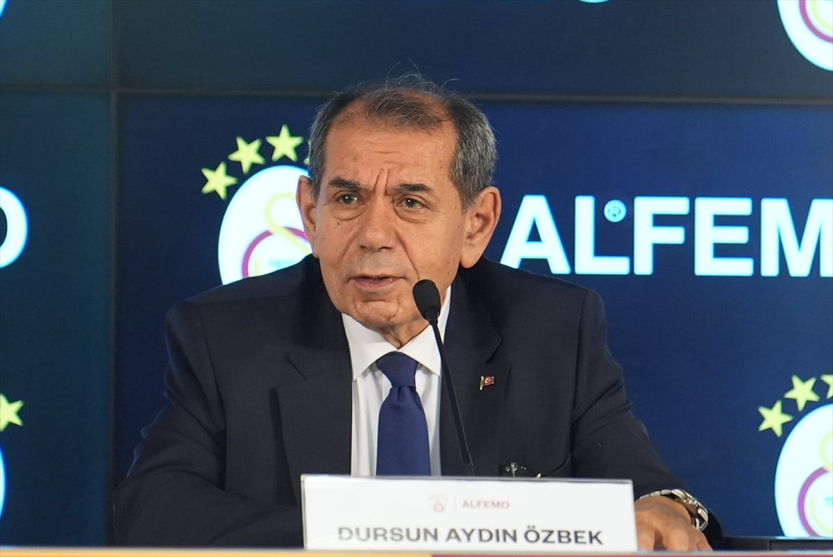 Galatasaray Kulübü Başkanı Dursun Özbek (fotoğrafta) ile Sportif AŞ Başkan Vekili Abdullah...