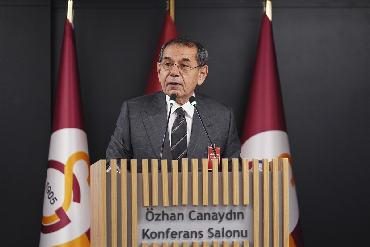 Galatasaray Kulübü Başkanı Dursun Özbek, sarı-kırmızılı kulübün RAMS Park'taki aralık ayı olağan...