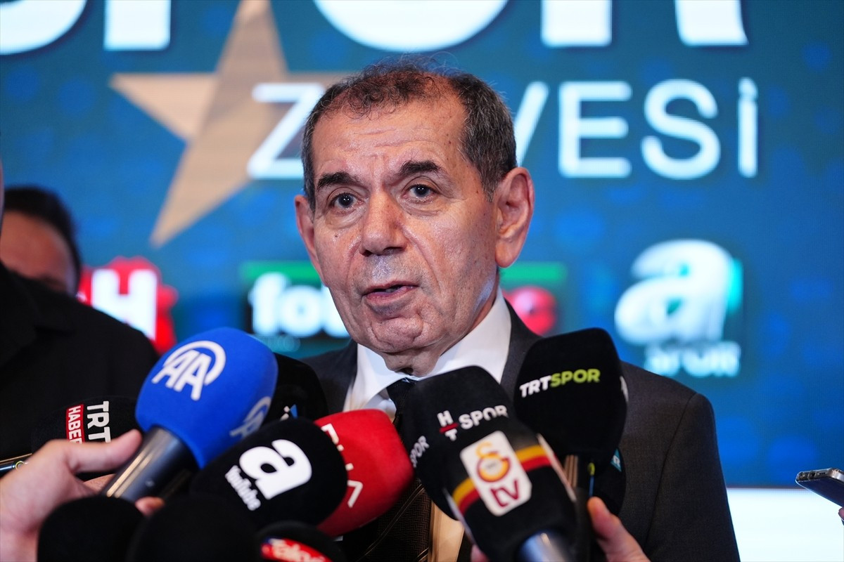 Galatasaray Kulübü Başkanı Dursun Özbek, Turkuvaz Medya Merkezi'nde gündeme ilişkin soruları...