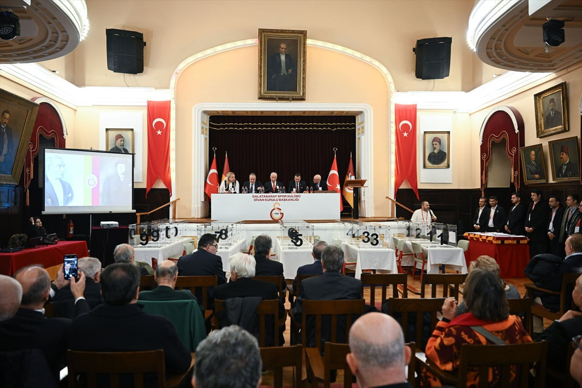 Galatasaray Kulübünde divan kurulunun başkanlık seçimi, Galatasaray Lisesi Tevfik Fikret...