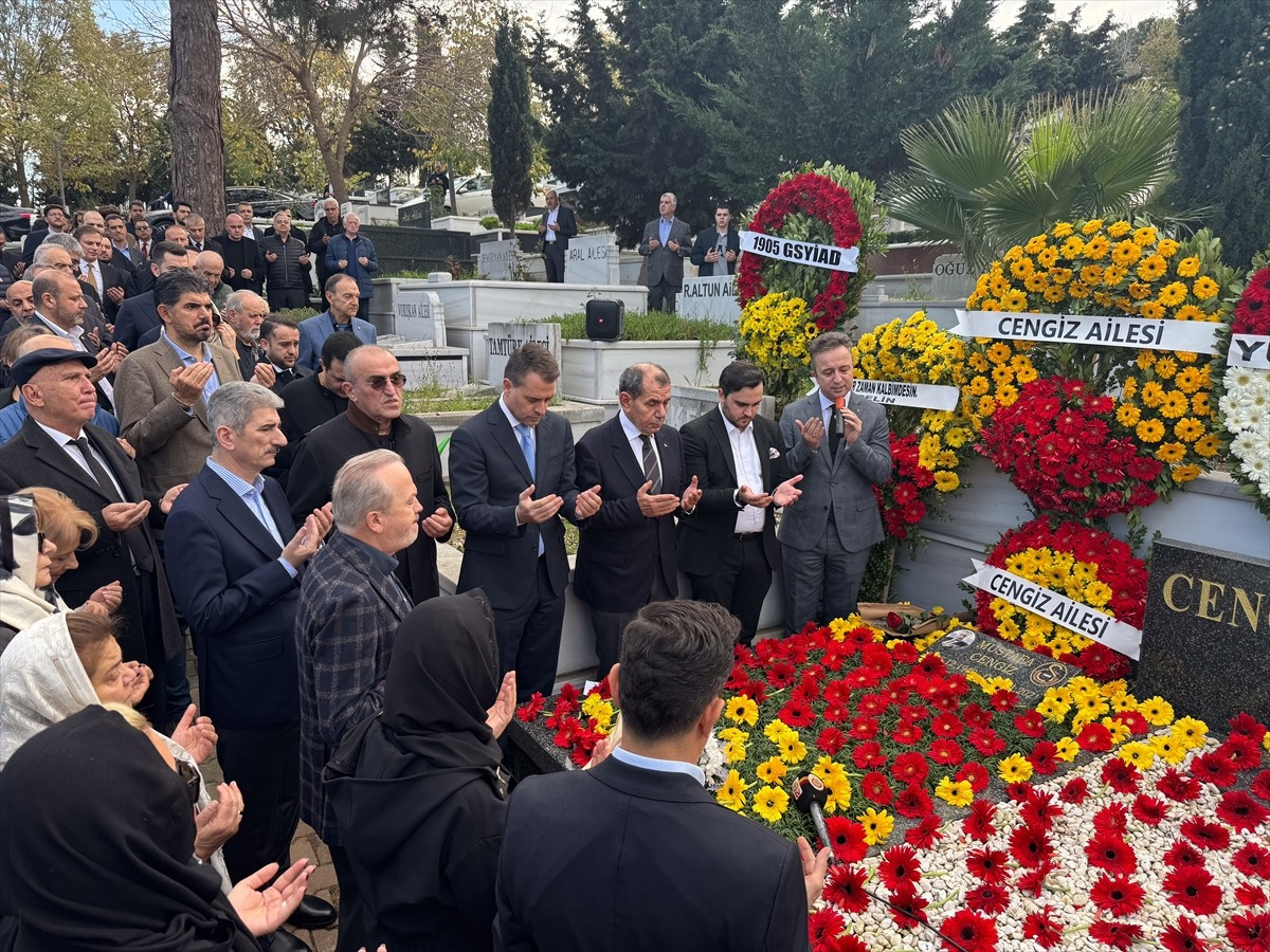 Galatasaray Kulübünün eski başkanı Mustafa Cengiz, vefatının dördüncü yılında kabri başında...
