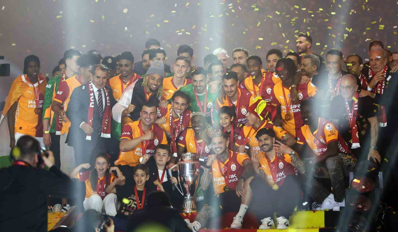 GALATASARAY SEZONU 77 PUANLA ŞAMPİYON OLARAK TAMAMLADI