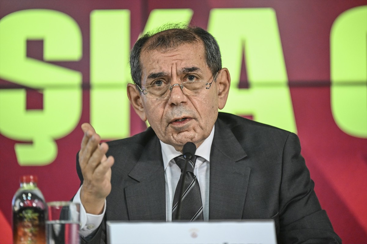 Galatasaray Spor Kulübü Başkanı Dursun Aydın Özbek, RAMS Park'ta düzenlediği basın toplantısında...